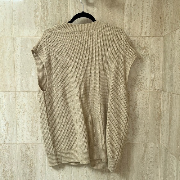Urban Outfitters (BDG) Oversized Cable Knit VNeck Sweater Vest (Large) - Oatmeal - Picture 3 of 4